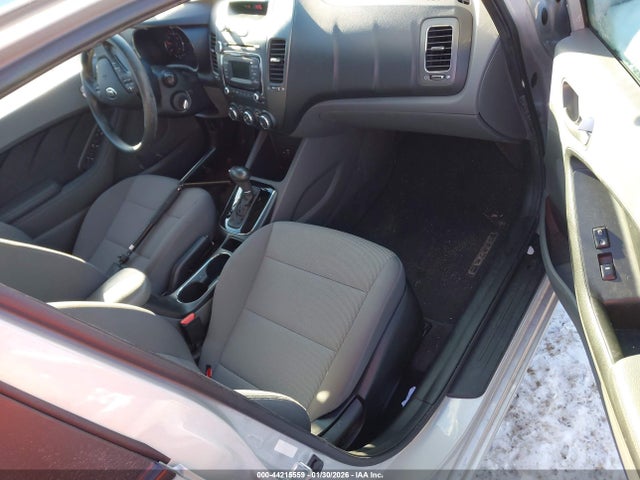 3KPFK4A7XJE231472 KIA FORTE LX