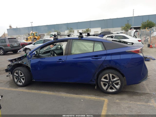 JTDKARFU8G3521755 Toyota Prius Three Touring