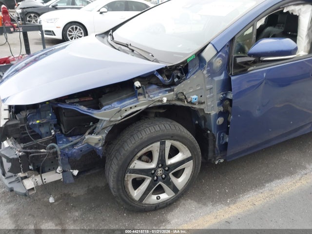 JTDKARFU8G3521755 Toyota Prius Three Touring