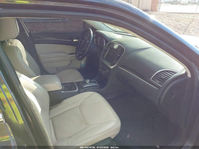 2015 Chrysler 300 Limited მანქანა იყიდება აუქციონზე, vin: 2C3CCAAG6FH786384, აუქციონის ნომერი: 44215726