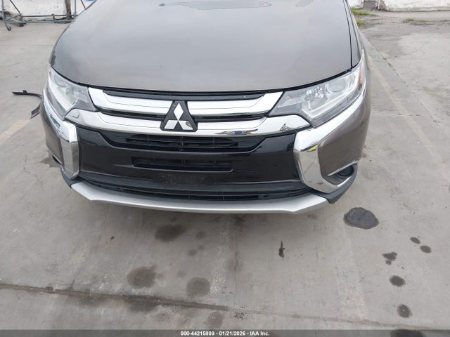 JA4AD2A37JZ021495 Mitsubishi Outlander Es