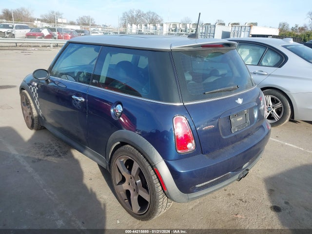 2006 MINI COOPER S WMWRE33516TL23088 Photo 2