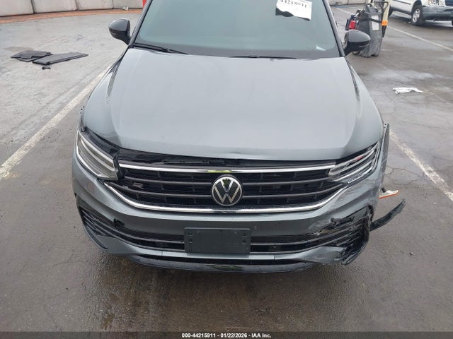 3VVCB7AX3PM132125 Volkswagen Tiguan 2.0t Se R-line Black