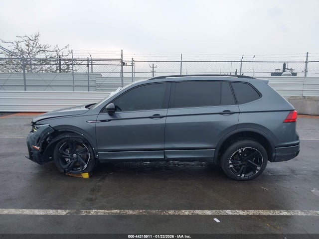 3VVCB7AX3PM132125 Volkswagen Tiguan 2.0t Se R-line Black