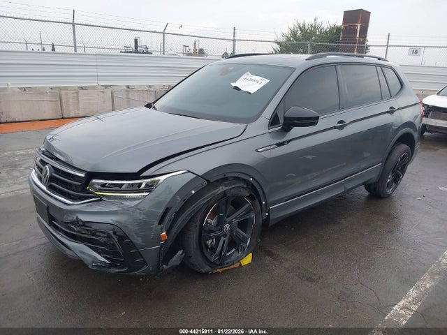 3VVCB7AX3PM132125 Volkswagen Tiguan 2.0t Se R-line Black