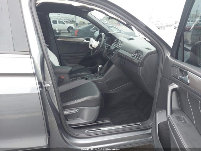 3VVCB7AX3PM132125 Volkswagen Tiguan 2.0t Se R-line Black