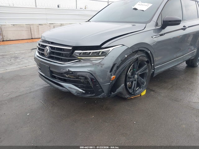 3VVCB7AX3PM132125 Volkswagen Tiguan 2.0t Se R-line Black