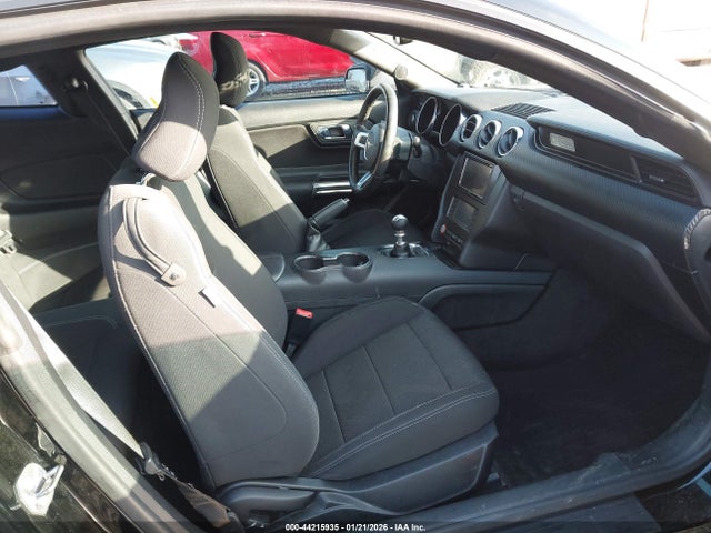 1FA6P8AM6H5277374 Ford Mustang V6