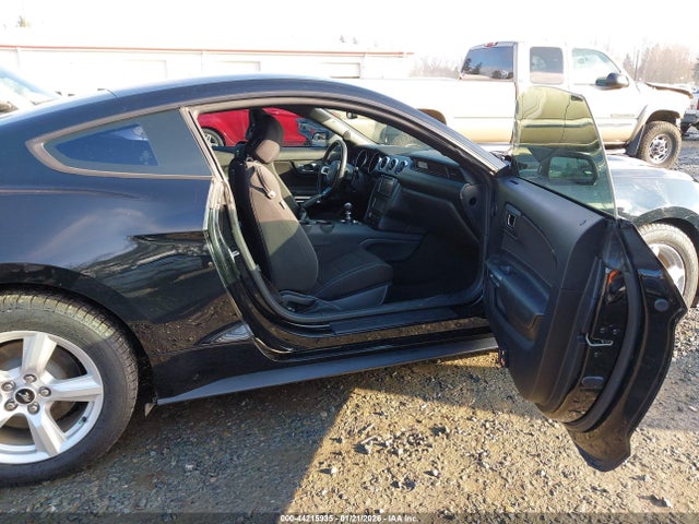 1FA6P8AM6H5277374 Ford Mustang V6