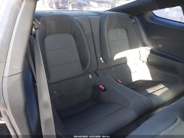 1FA6P8AM6H5277374 Ford Mustang V6