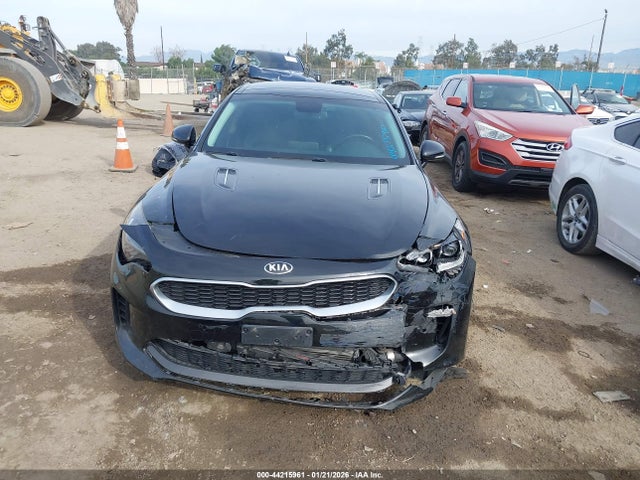 KNAE25LA4J6011063 KIA Stinger Premium