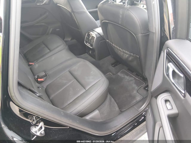 2019 PORSCHE MACAN WP1AA2A56KLB09182 Photo 7