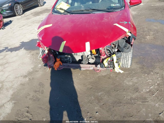 2T1BURHE4HC963213 Toyota COROLLA LE