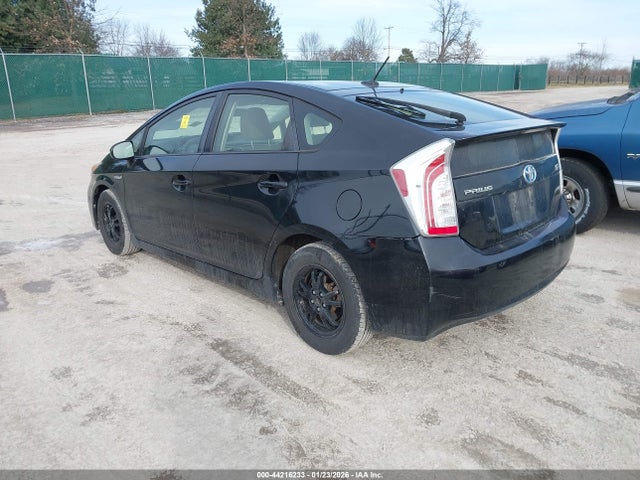 2015 TOYOTA PRIUS JTDKN3DU1F0397266 Photo 2