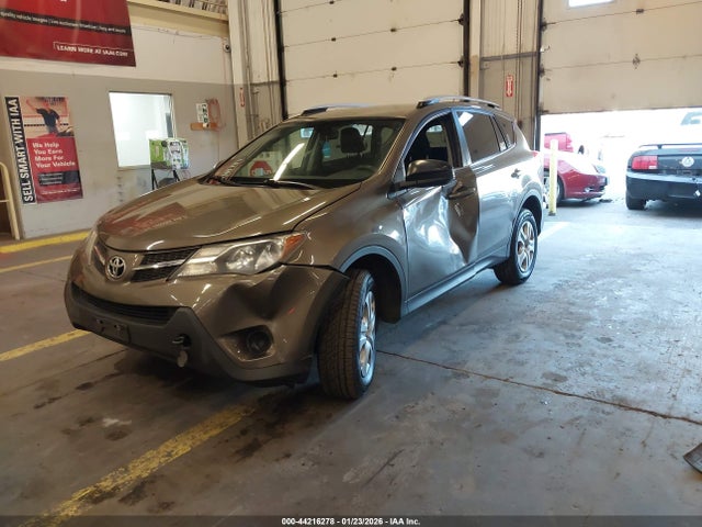 Toyota RAV4 LE 2014 JTMBFREV5ED057195 Image 2