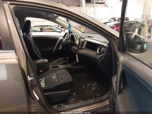 Toyota RAV4 LE 2014 JTMBFREV5ED057195 Image 5