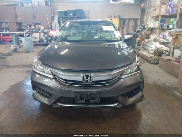 Продажа на аукционе авто 2017 Honda Accord Lx, vin: 1HGCR2F31HA195646, номер лота: 44216382