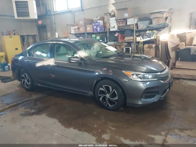 Продажа на аукционе авто 2017 Honda Accord Lx, vin: 1HGCR2F31HA195646, номер лота: 44216382