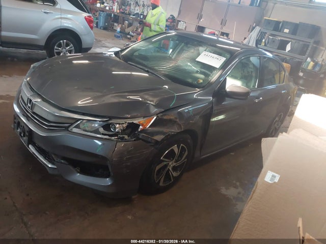 Продажа на аукционе авто 2017 Honda Accord Lx, vin: 1HGCR2F31HA195646, номер лота: 44216382
