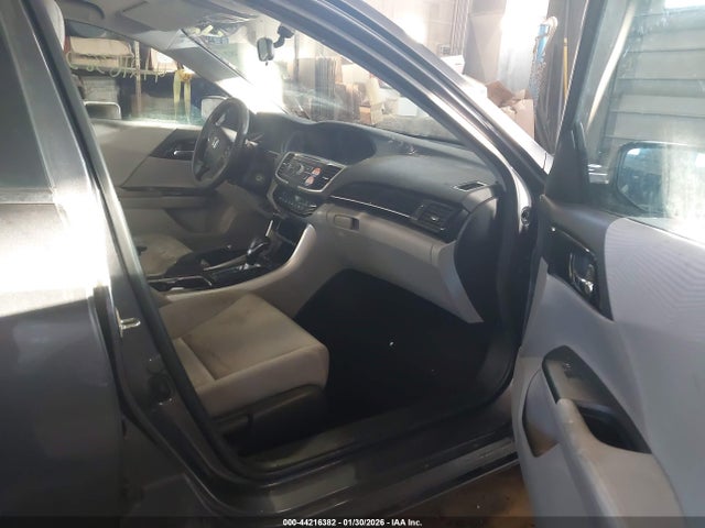 Продажа на аукционе авто 2017 Honda Accord Lx, vin: 1HGCR2F31HA195646, номер лота: 44216382