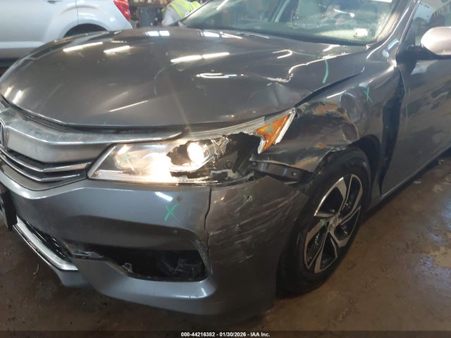 Продажа на аукционе авто 2017 Honda Accord Lx, vin: 1HGCR2F31HA195646, номер лота: 44216382