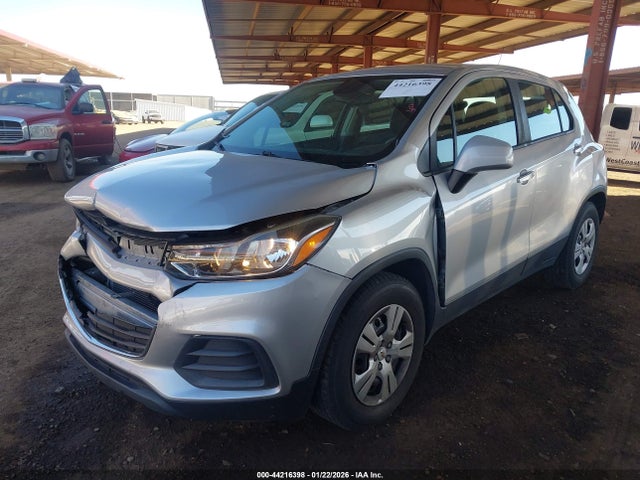 Chevrolet TRAX LS 2018 KL7CJKSB9JB722087 Image 2