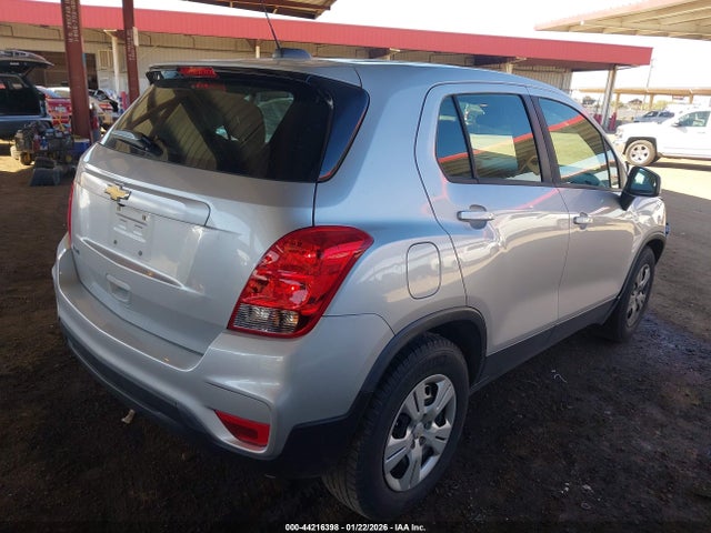 Chevrolet TRAX LS 2018 KL7CJKSB9JB722087 Image 4