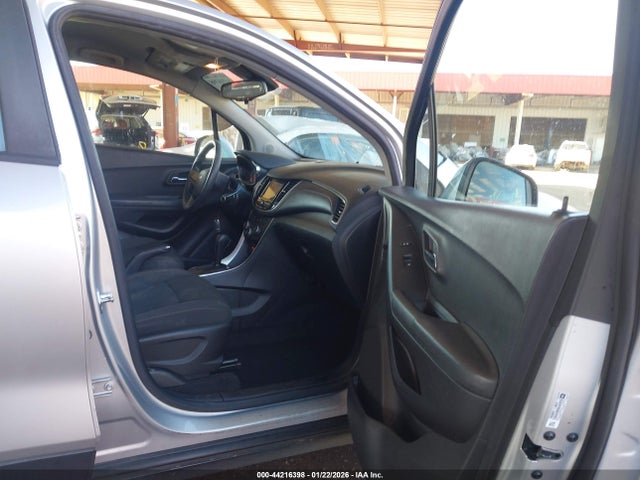 Chevrolet TRAX LS 2018 KL7CJKSB9JB722087 Image 5