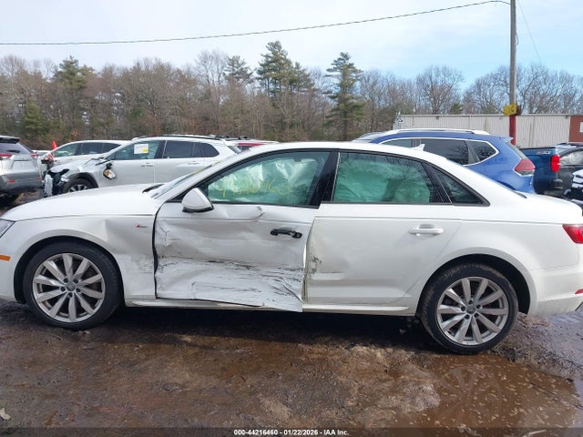 Aukcja sprzedaży 2018 Audi A4 2.0t Premium/2.0t Tech Premium, vin: WAUDNAF4XJA077115, numer aukcji: 44216460