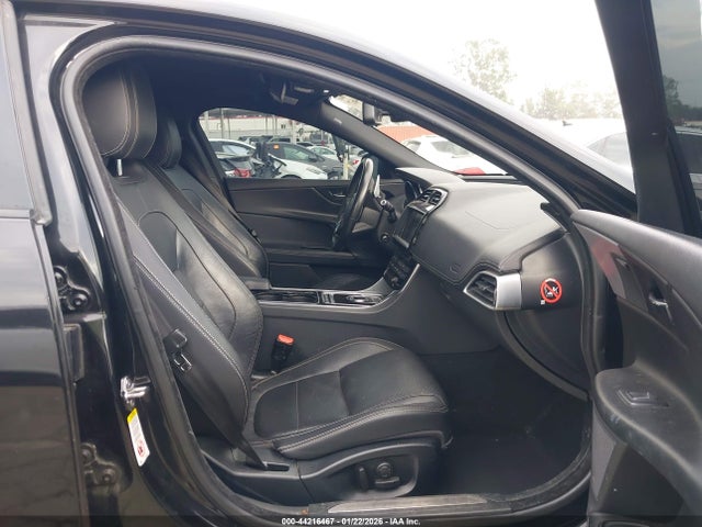 2017 JAGUAR XE SAJAL4BV0HCP14945 Photo 4