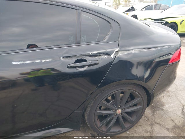 2017 JAGUAR XE SAJAL4BV0HCP14945 Photo 5