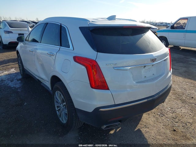 2017 CADILLAC XT5 1GYKNBRS8HZ241445 Photo 2