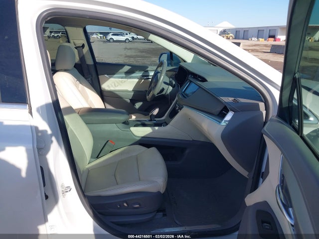 2017 CADILLAC XT5 1GYKNBRS8HZ241445 Photo 4