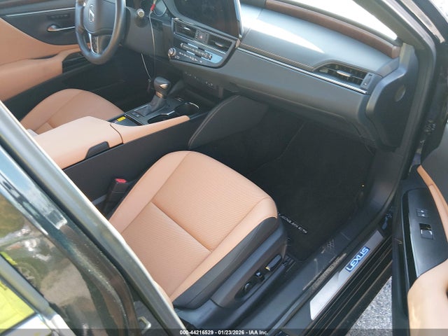 58ADA1C17SU060186 Lexus ES 300H