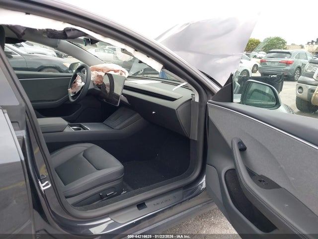 2025 TESLA MODEL 3 5YJ3E1EA3SF985453 Photo 4
