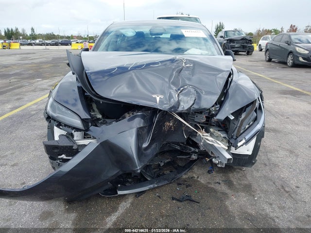 2025 TESLA MODEL 3 5YJ3E1EA3SF985453 Photo 5