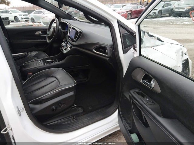 Auction sale of the 2022 Chrysler Pacifica Limited, vin: 2C4RC1GG8NR183104, lot number: 44216647