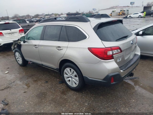 44216660 :رقم المزاد ، 4S4BSACC6J3364482 vin ، 2018 Subaru Outback 2.5i Premium مزاد بيع