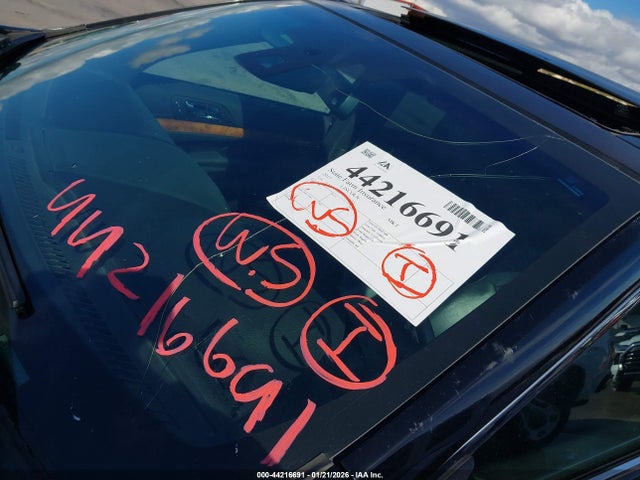 2LMHJ5NK6HBL01213 Lincoln Mkt Livery