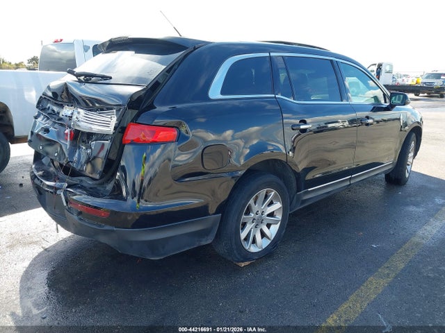 2LMHJ5NK6HBL01213 Lincoln Mkt Livery