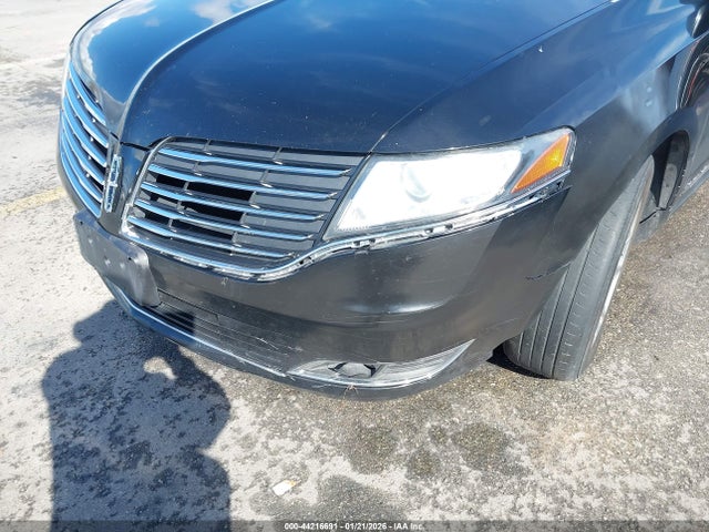 2LMHJ5NK6HBL01213 Lincoln Mkt Livery