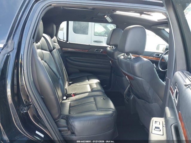 2LMHJ5NK6HBL01213 Lincoln Mkt Livery