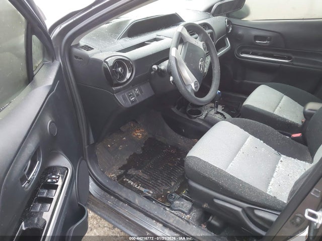 Toyota Prius C Two 2015 JTDKDTB38F1582972 Image 5