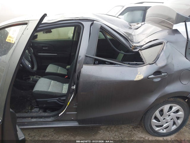 Toyota Prius C Two 2015 JTDKDTB38F1582972 Image 6