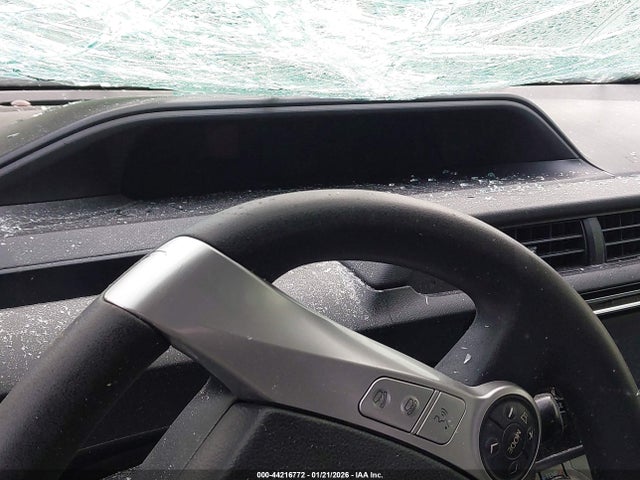 Toyota Prius C Two 2015 JTDKDTB38F1582972 Image 7