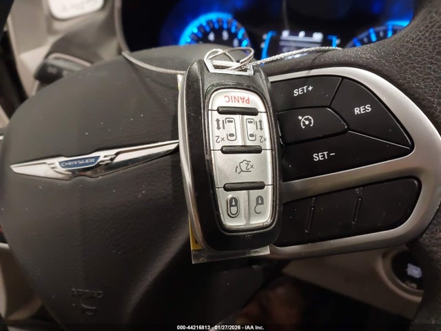44216813 :رقم المزاد ، 2C4RC1BG2HR837218 vin ، 2017 Chrysler Pacifica Touring Plus مزاد بيع