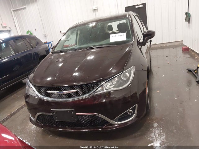 44216813 :رقم المزاد ، 2C4RC1BG2HR837218 vin ، 2017 Chrysler Pacifica Touring Plus مزاد بيع