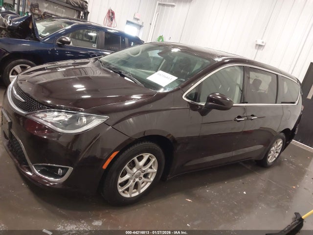 44216813 :رقم المزاد ، 2C4RC1BG2HR837218 vin ، 2017 Chrysler Pacifica Touring Plus مزاد بيع