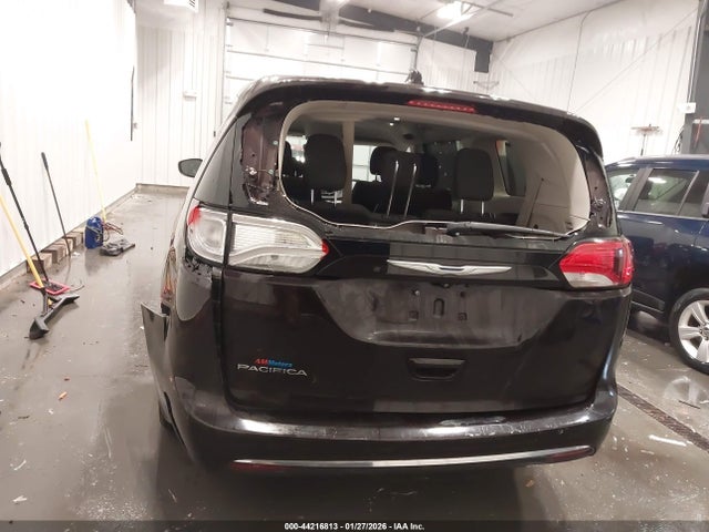44216813 :رقم المزاد ، 2C4RC1BG2HR837218 vin ، 2017 Chrysler Pacifica Touring Plus مزاد بيع