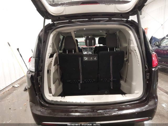 44216813 :رقم المزاد ، 2C4RC1BG2HR837218 vin ، 2017 Chrysler Pacifica Touring Plus مزاد بيع
